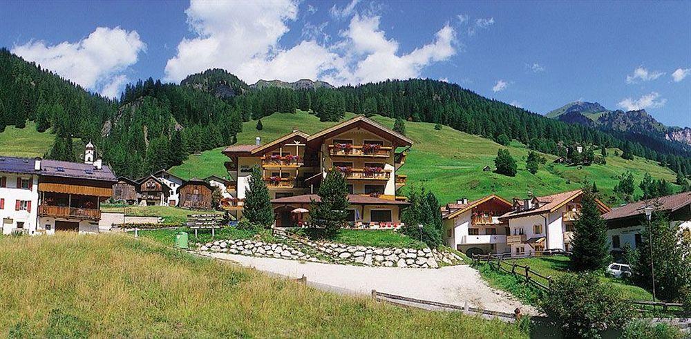 Hotel Dolomites Inn Canazei Exterior photo