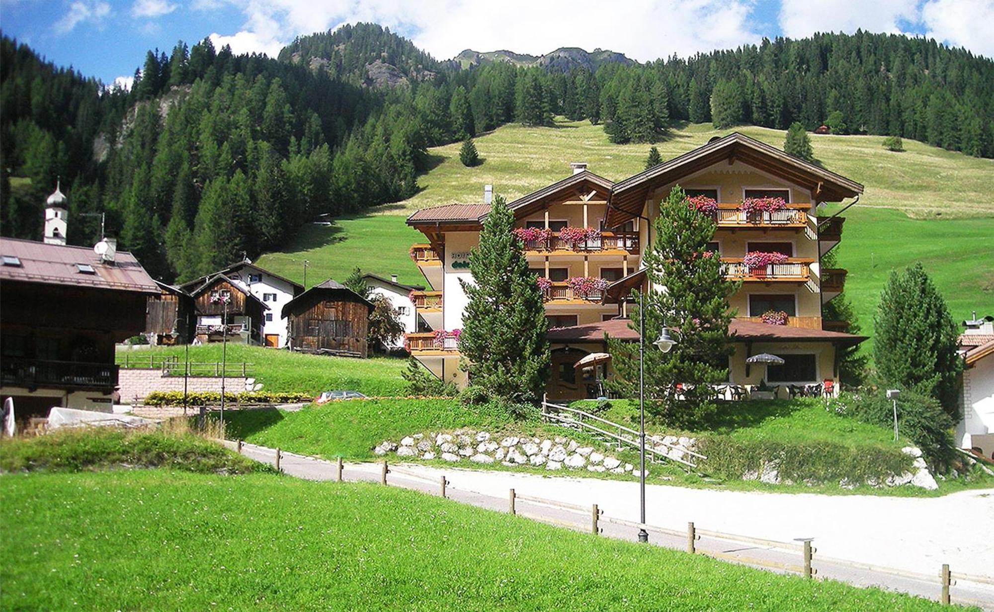 Hotel Dolomites Inn Canazei Exterior photo
